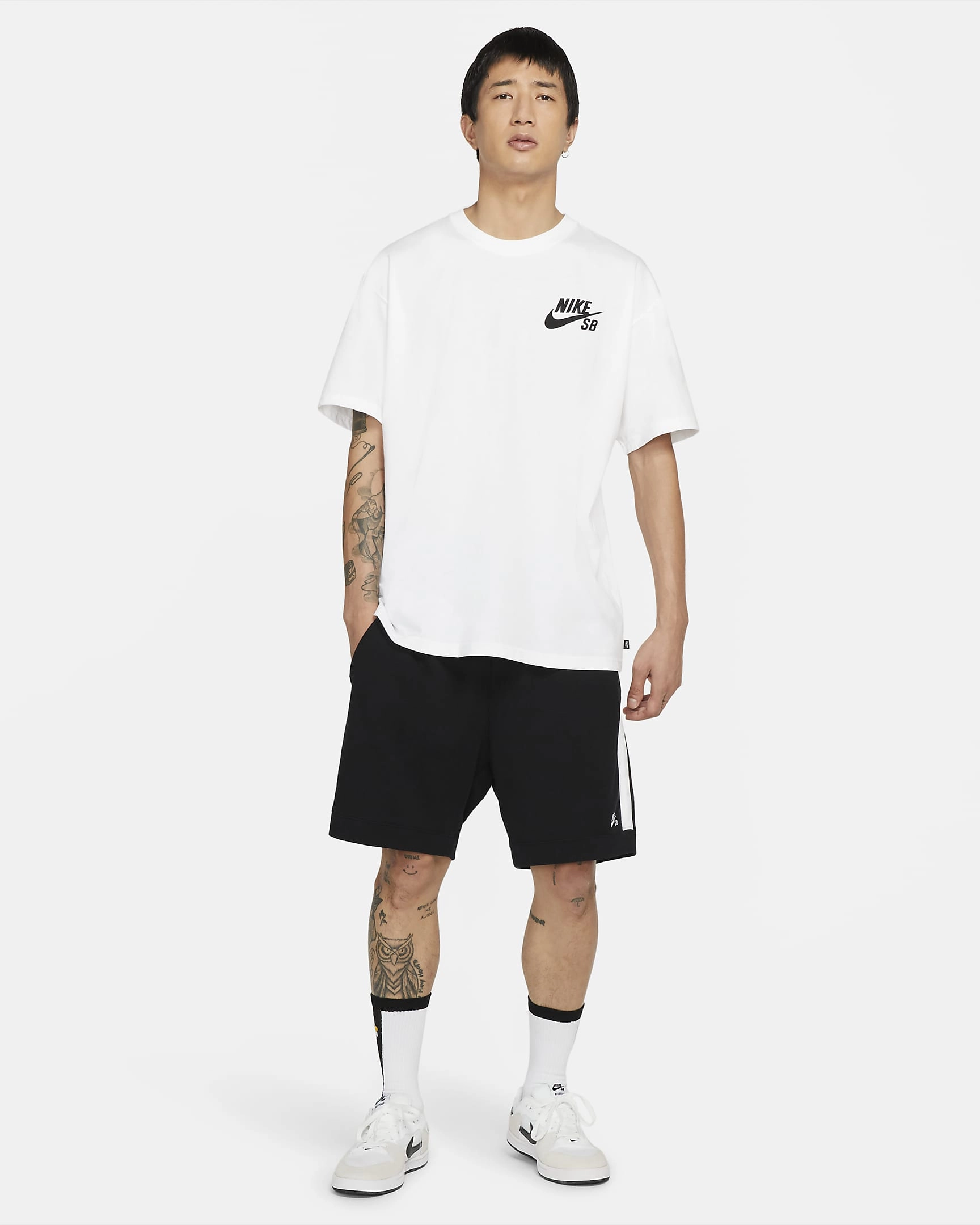 Nike SB Logo Skate T-Shirt: Dein Style, deine Welt. Ein Shirt, unendliche Möglichkeiten, grenzenloser Skate-Spaß.
